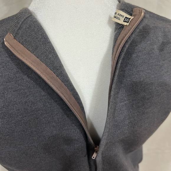 Vintage Women's 100% wool Sleeveless Gray Top - Picture 3 of 3